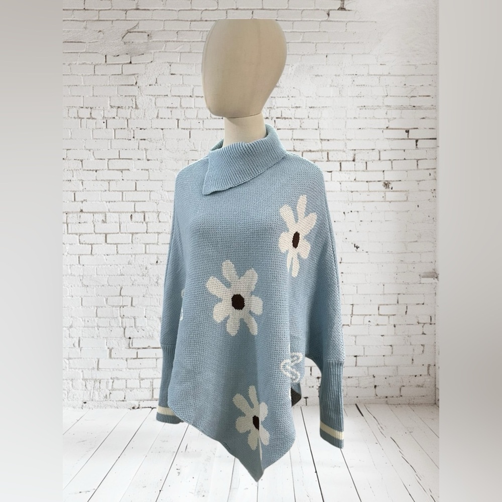Acrylic Knit Daisy Flower Sweater Poncho.
Baby Blue /White. Sz: S - Fits like OS